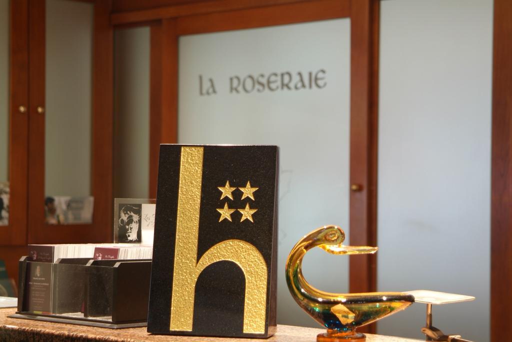 La Roseraie. Gaume-Ardenne-Lacuisine Sur Semois. فلورينفيل المظهر الخارجي الصورة